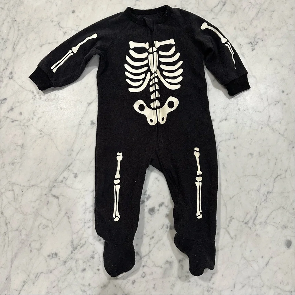 The Children’s Place 6-9M Glow in the Dark Skeleton Long Sleeve Footie Costume